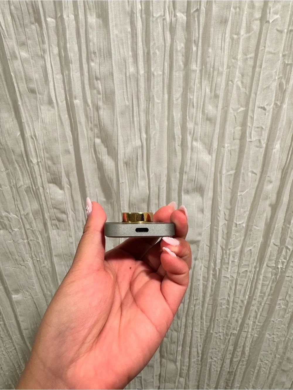 OURĀ RING 4: size 8 ; GOLD